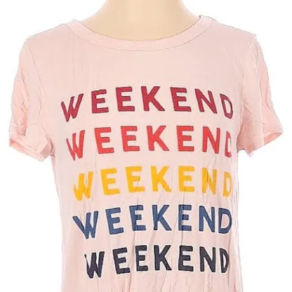 Weekend Colorful Rainbow Tee💫 LIKE NEW!!!! 💫 Perfect for weekend getaway